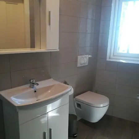 Arni Apartman